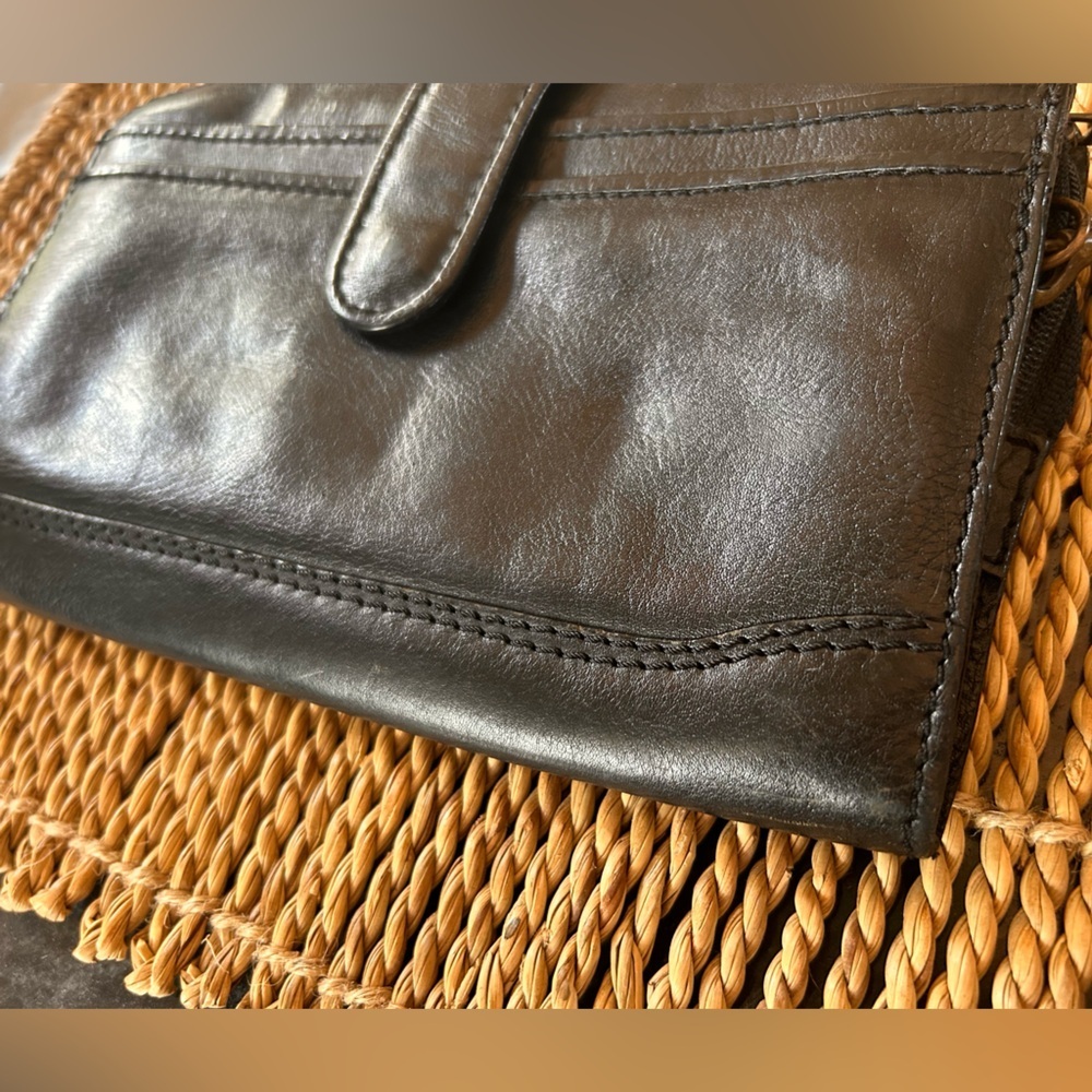 Leather clutch with wristlet - Picture 7 of 16